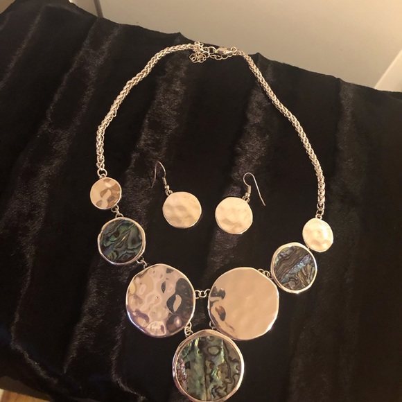 Silver Tone Textured Disc Necklace Set - Picture 3 of 6